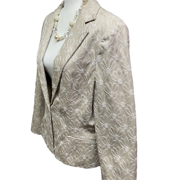 Sara Campbell Embroidered Floral Blazer - Picture 2 of 4